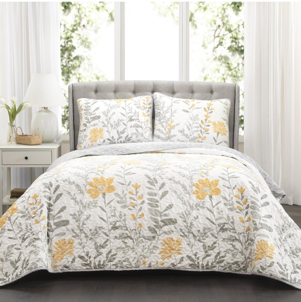 Lush Decor Aprile Reversible Floral Quilt Queen Size 3 Piece Set Full/Queen New